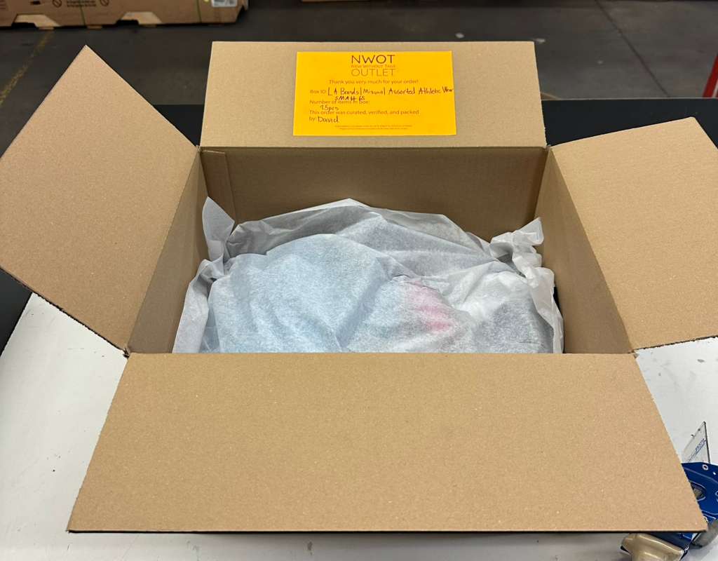 LA Brands | Mizuno | Assorted Athletic Apparel | 25 Pieces | Small Box #SMA-65