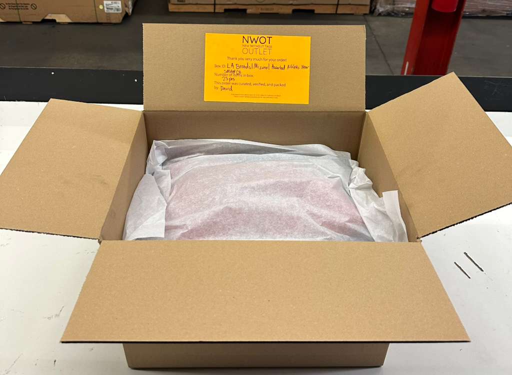 LA Brands | Mizuno | Assorted Athletic Apparel | 25 Pieces | Small Box #SMA-68