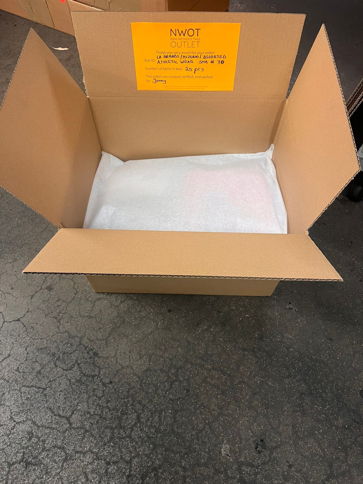 LA Brands | Mizuno | Assorted Athletic Apparel | 25 Pieces | Small Box #SMA-70