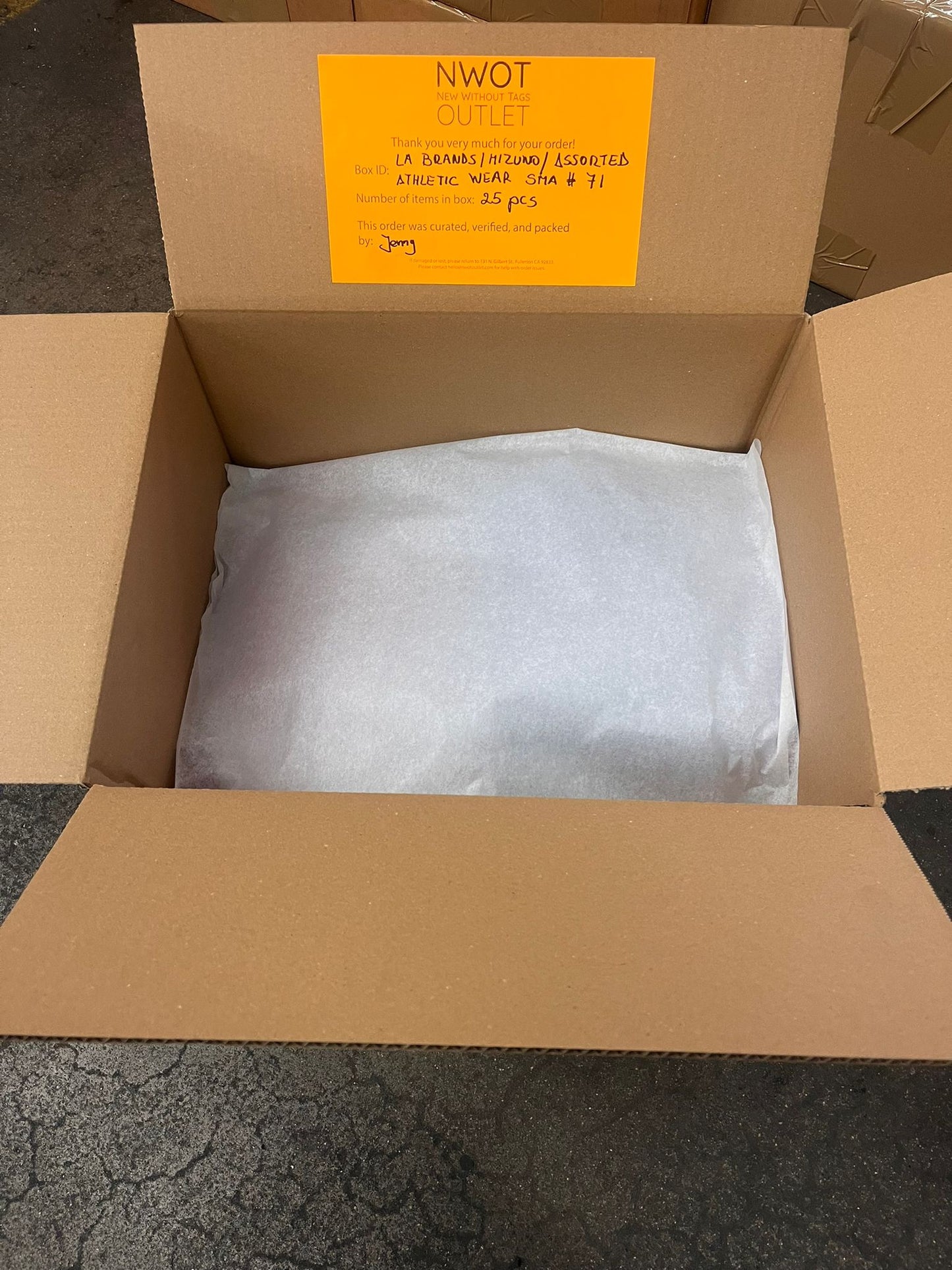 LA Brands | Mizuno | Assorted Athletic Apparel | 25 Pieces | Small Box #SMA-71