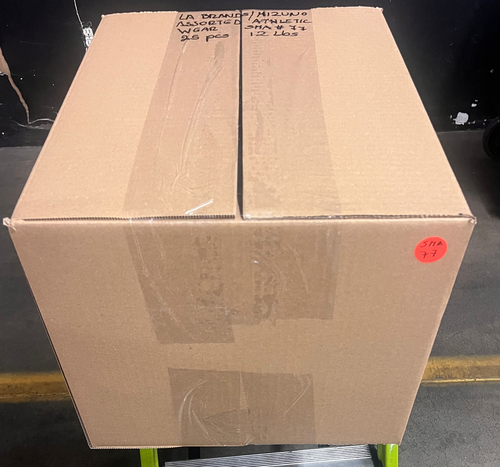 LA Brands | Mizuno | Assorted Athletic Apparel | 25 Pieces | Small Box #SMA-77