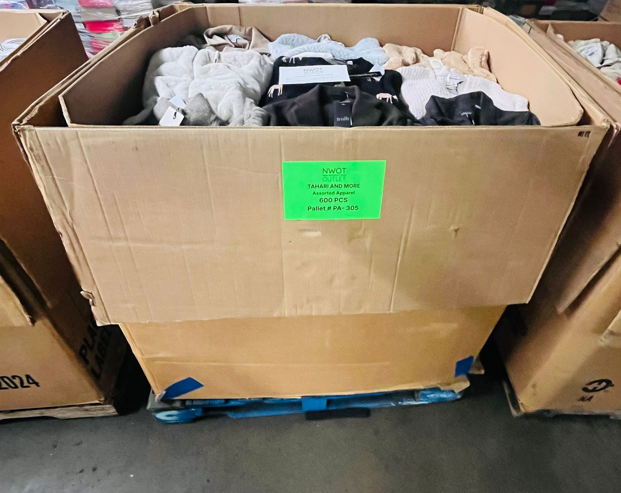 Tahari and more | Assorted  Apparel | 600 Pieces | New with Tag | Pallet #PA-305