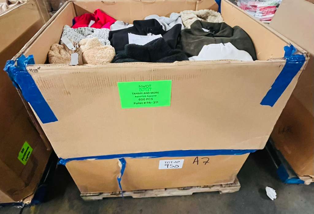 Tahari and more | Assorted  Apparel | 600 Pieces | New with Tag | Pallet #PA-311