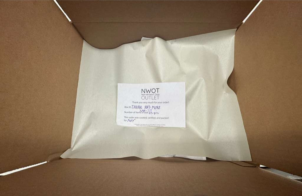 Tahari and more | Assorted  Apparel | 25 Pieces | New with Tag |Small box #SMA-319