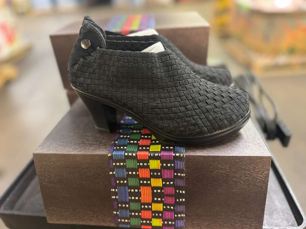 Bernie Mev Shoe Pallet | Assorted Footwear | 415 Pieces | Pallet# PS-53