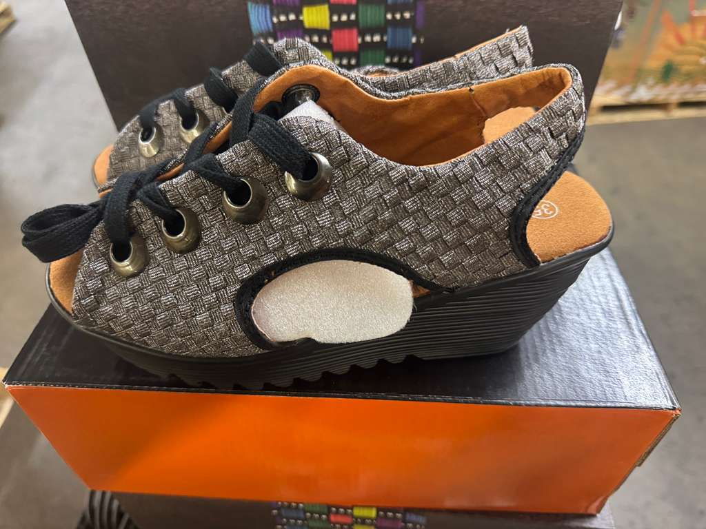 Bernie Mev Shoe Pallet | Assorted Footwear | 365 Pieces | Pallet# PS-51