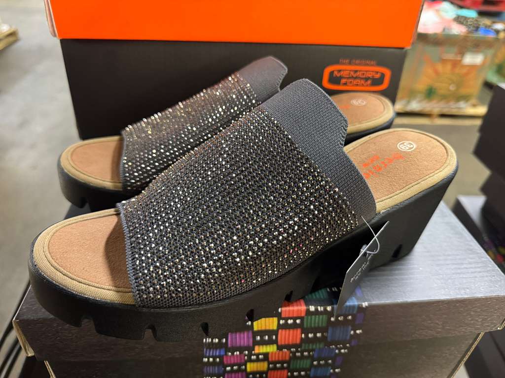 Bernie Mev Shoe Pallet | Assorted Footwear | 384 Pieces | Pallet# PS-54