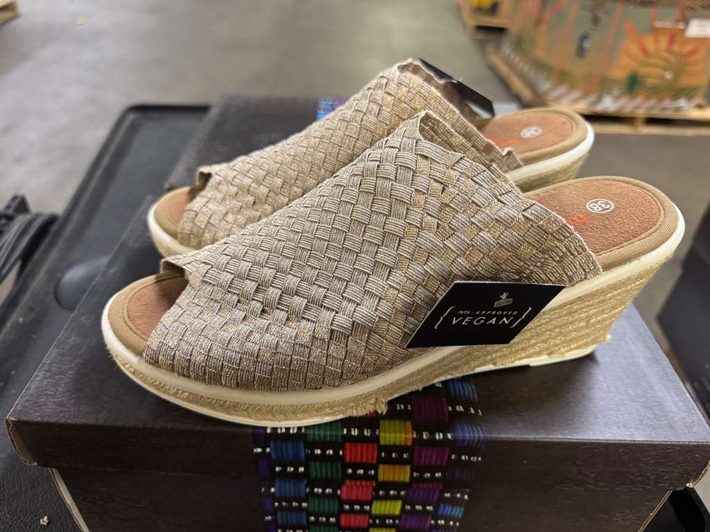 Bernie Mev Shoe Pallet | Assorted Footwear | 384 Pieces | Pallet# PS-54