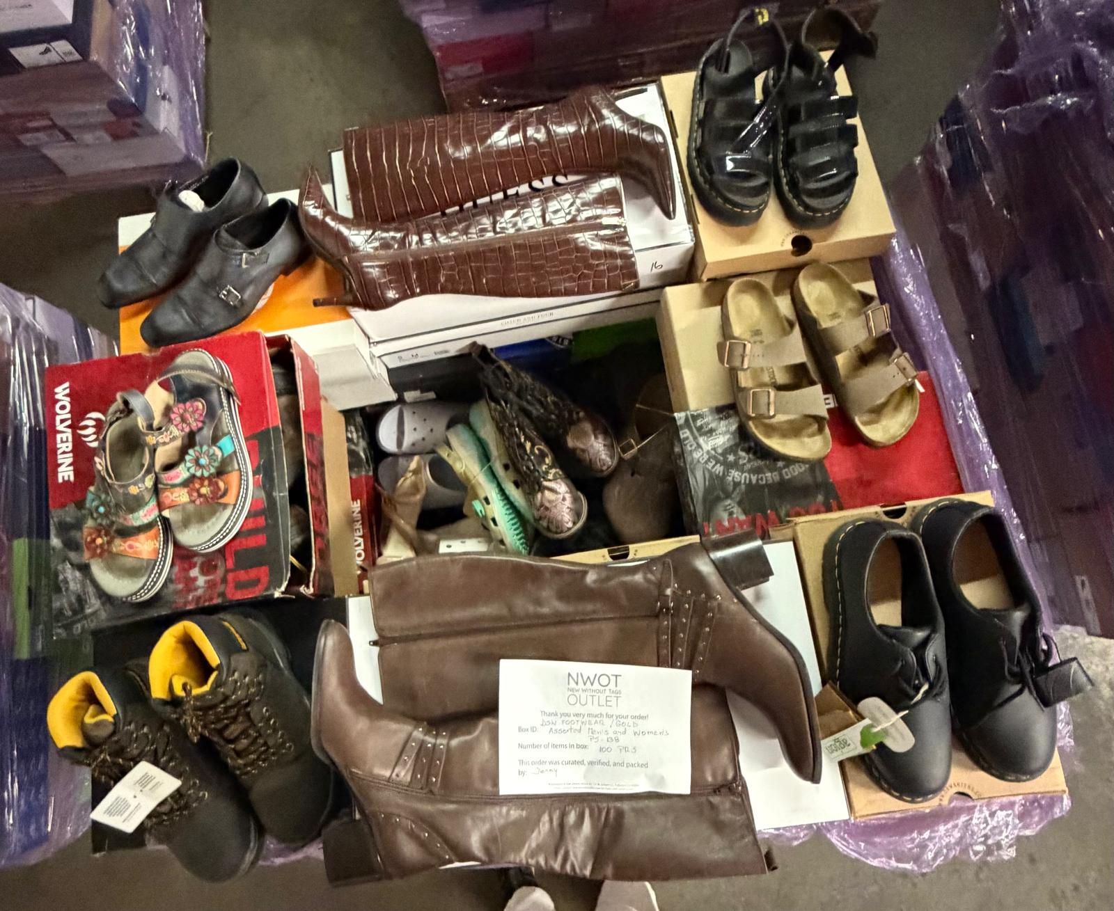 DSW Footwear/Shoes | Assorted Men's and Women's Gold Footwear | Returns | 100 Pairs | Pallet# PS-138
