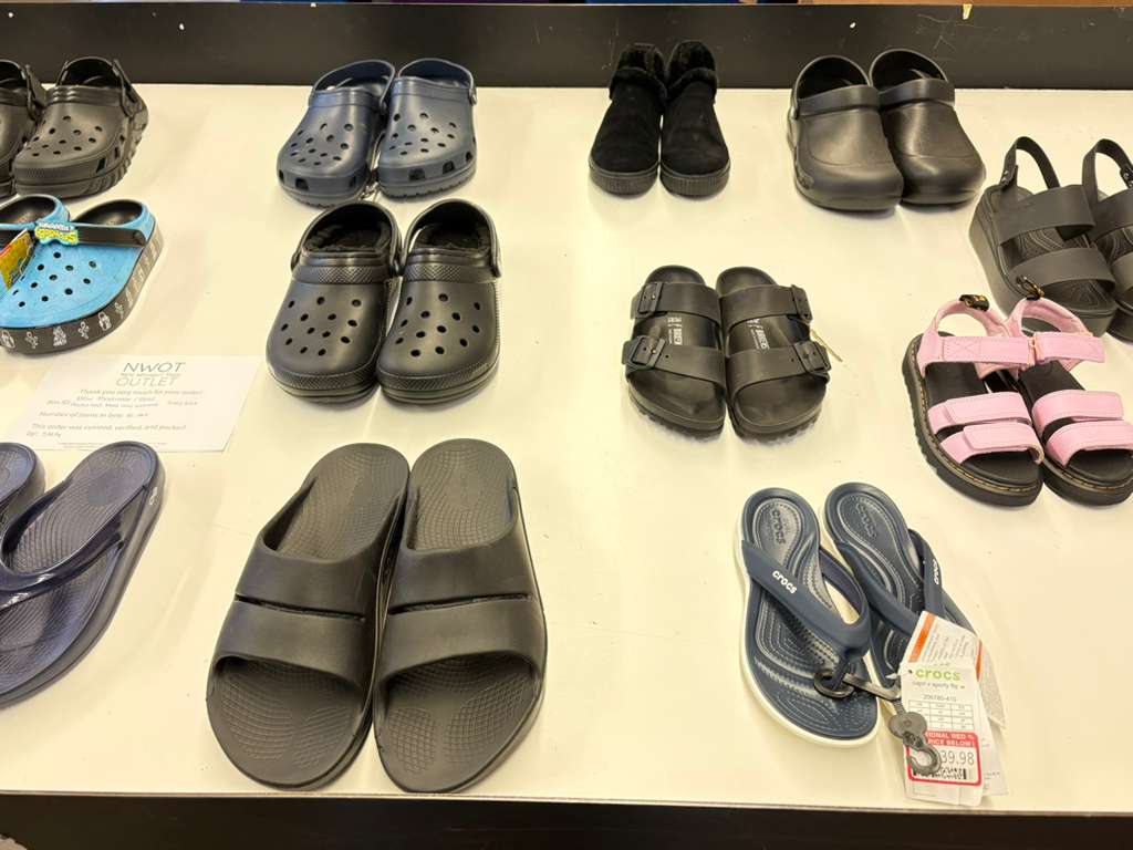 DSW Footwear Gold | Mixed/Assorted | Returns/Used| 16 Pairs | Small Box Shoes # SMS-524