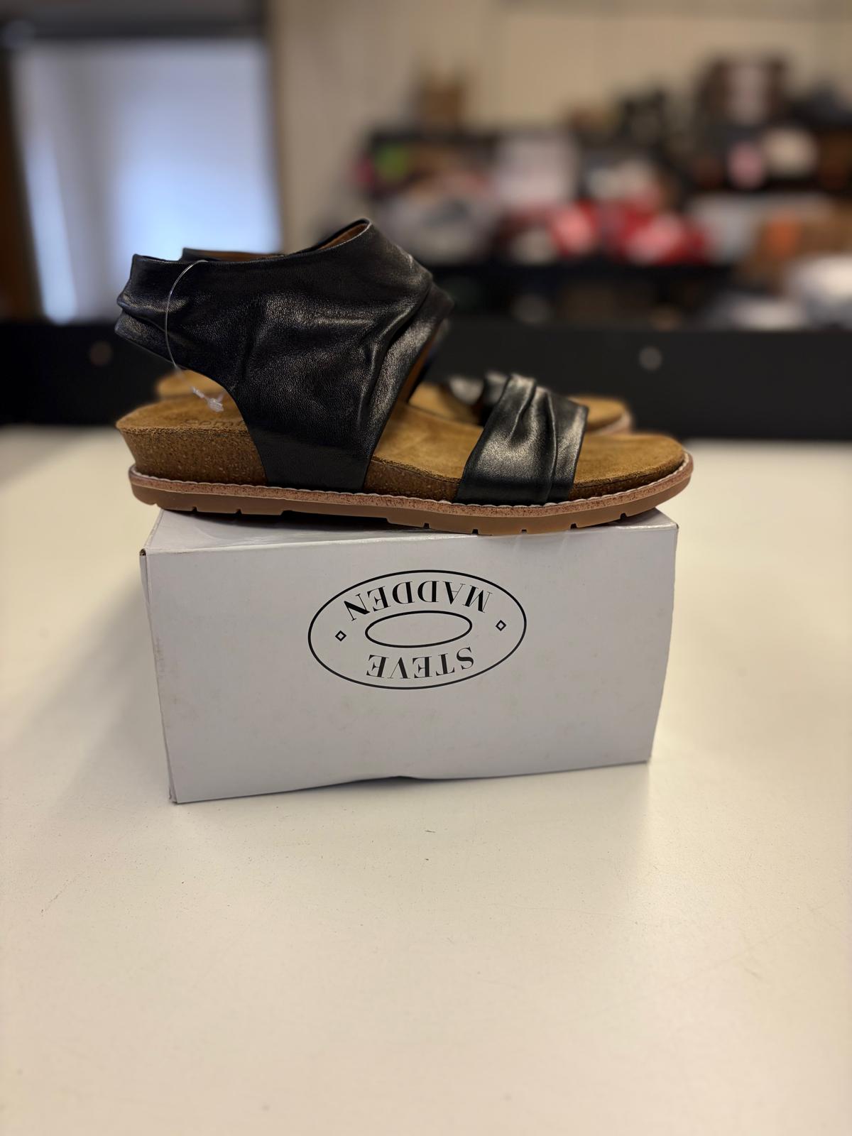 DSW Footwear/Shoes | Assorted Men's, Women's & Kid's Footwear | Returns | 239 Pairs | Pallet# PS-213