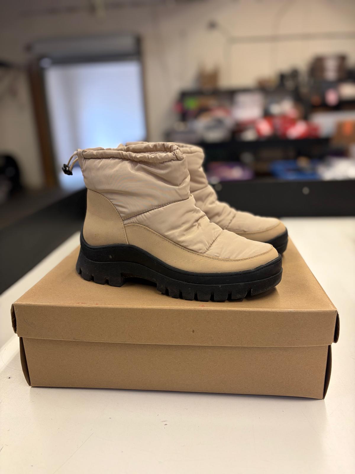 DSW Footwear/Shoes | Assorted Men's, Women's & Kid's Footwear | Returns | 239 Pairs | Pallet# PS-213