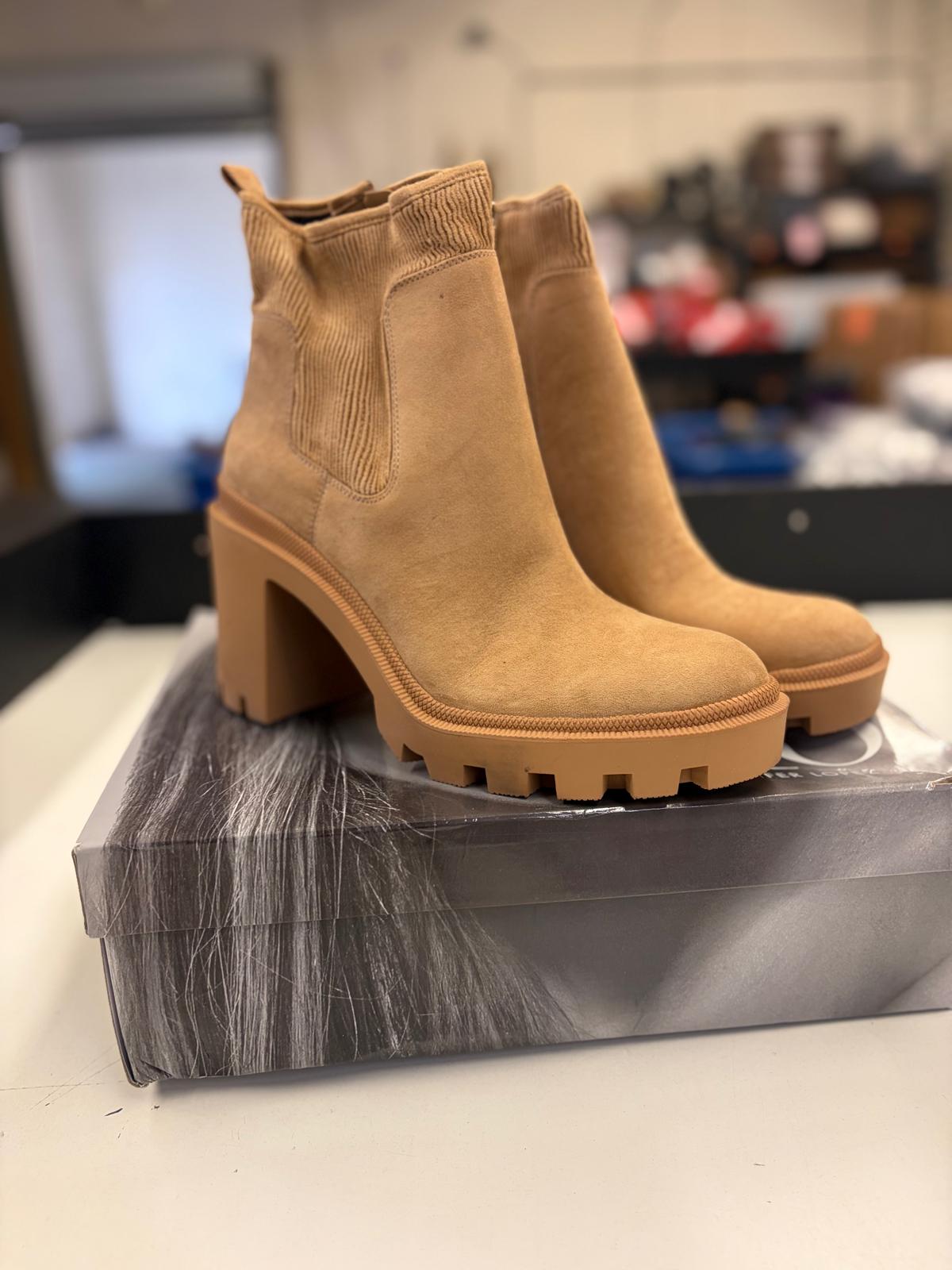 DSW Footwear/Shoes | Assorted Men's, Women's & Kid's Footwear | Returns | 288 Pairs | Pallet# PS-214