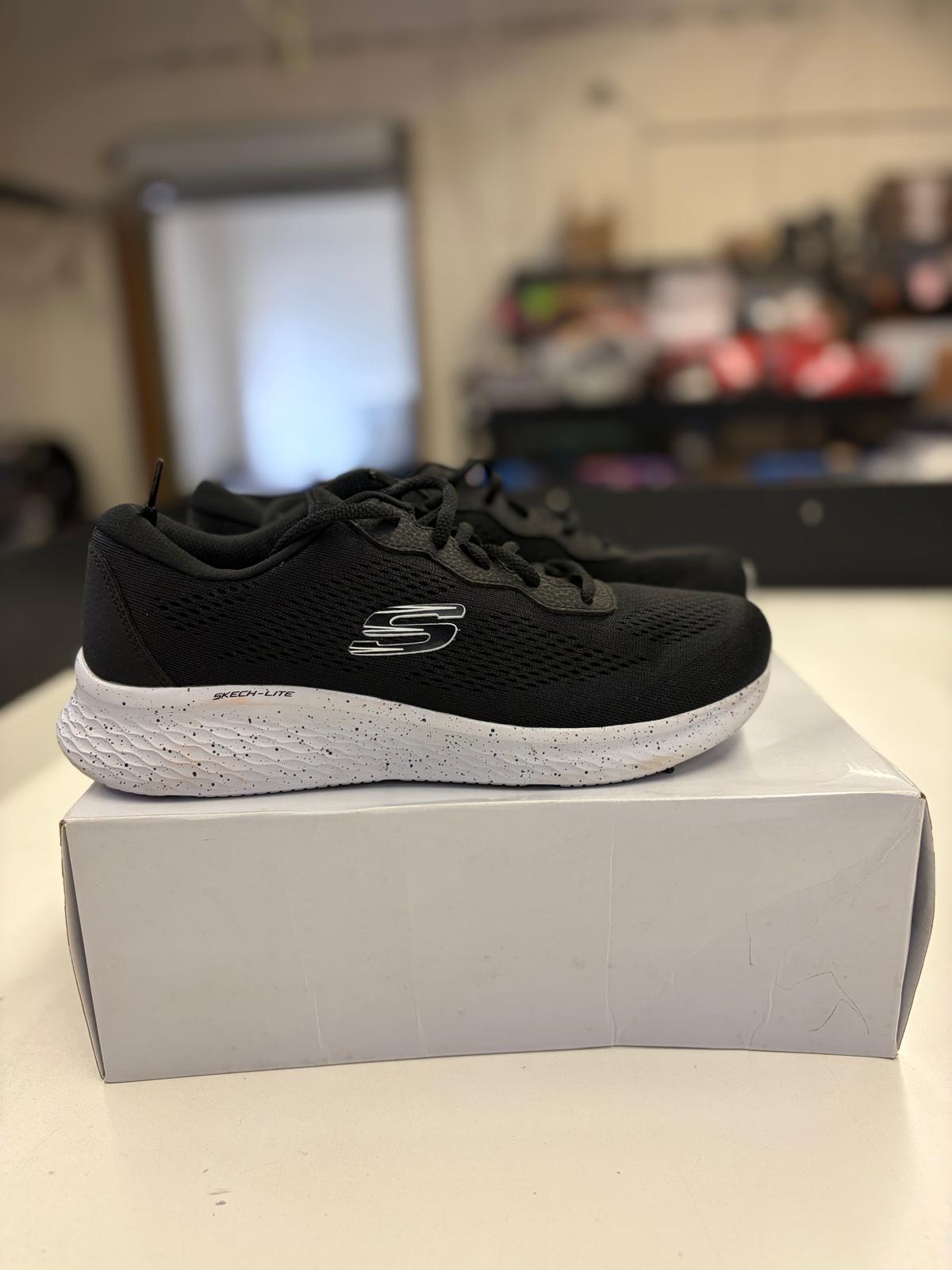 DSW Footwear/Shoes | Assorted Men's, Women's & Kid's Footwear | Returns | 288 Pairs | Pallet# PS-214