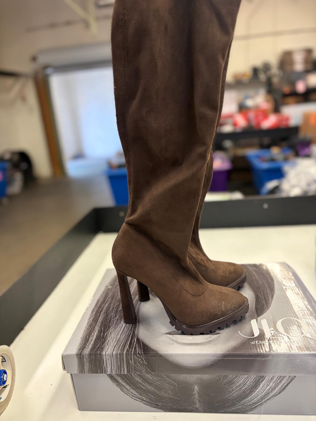 DSW Footwear/Shoes | Assorted Men's, Women's & Kid's Footwear | Returns | 288 Pairs | Pallet# PS-214
