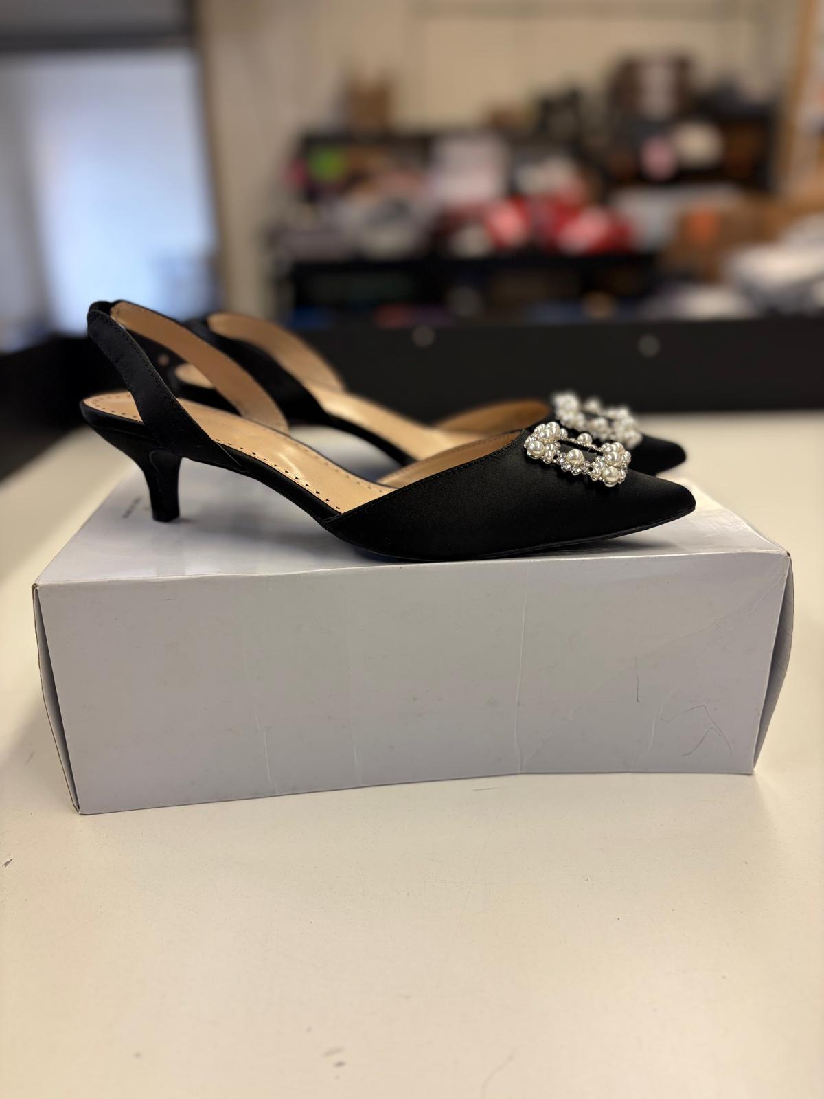 DSW Footwear/Shoes | Assorted Men's, Women's & Kid's Footwear | Returns | 327 Pairs | Pallet# PS-215