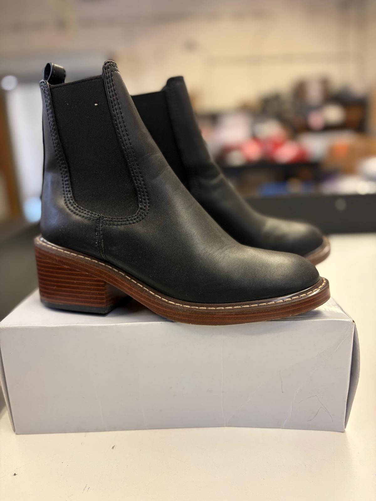DSW Footwear/Shoes | Assorted Men's, Women's & Kid's Footwear | Returns | 327 Pairs | Pallet# PS-215