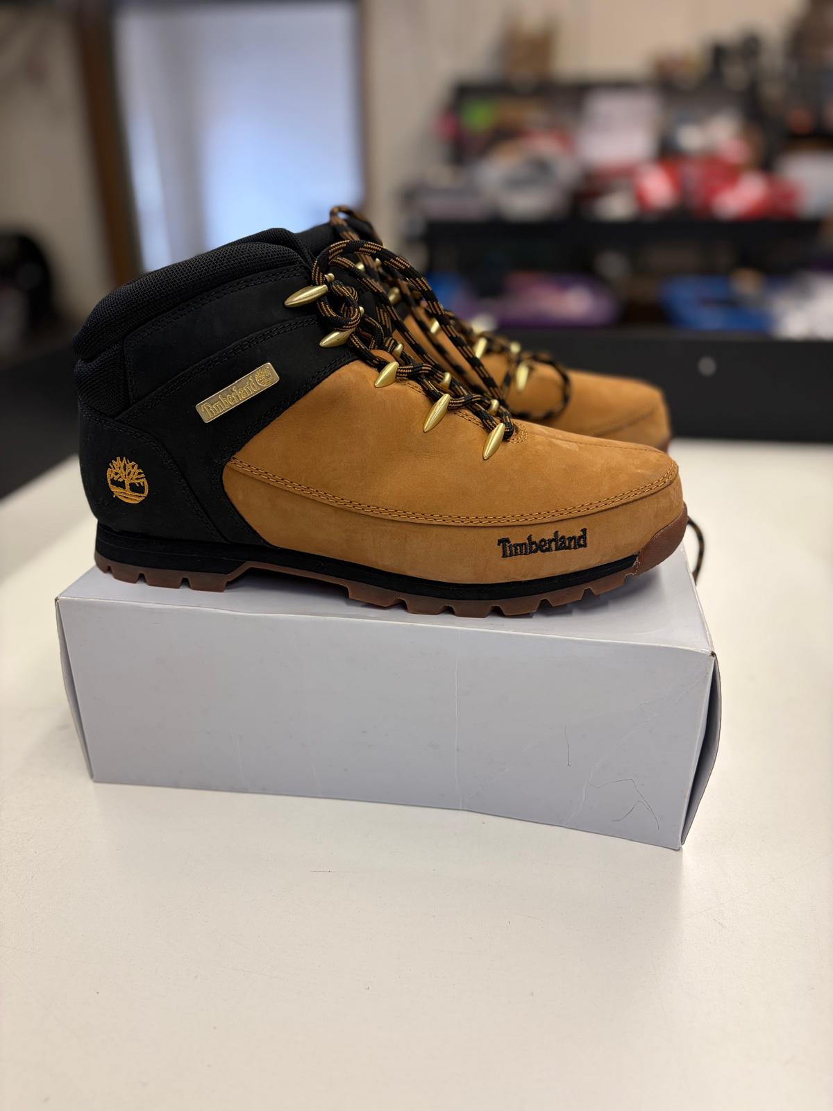 DSW Footwear/Shoes | Assorted Men's, Women's & Kid's Footwear | Returns | 327 Pairs | Pallet# PS-215