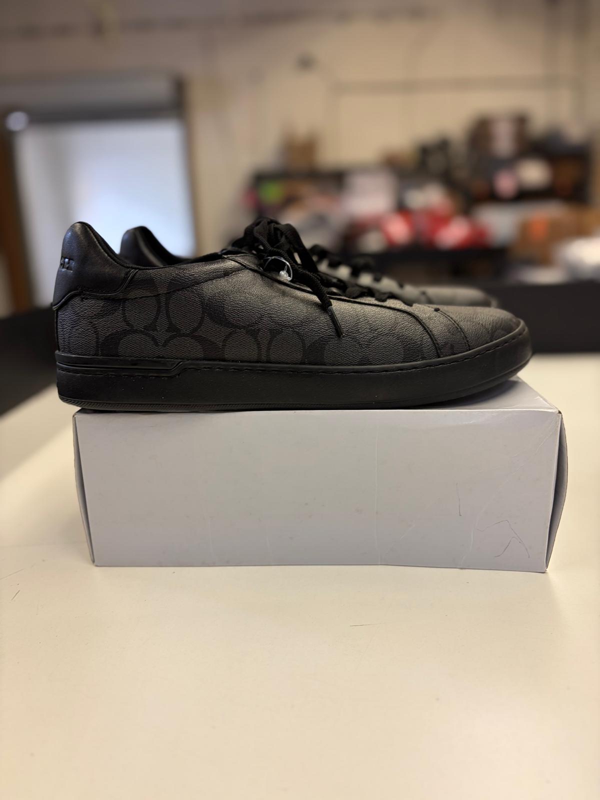 DSW Footwear/Shoes | Assorted Men's, Women's & Kid's Footwear | Returns | 327 Pairs | Pallet# PS-215