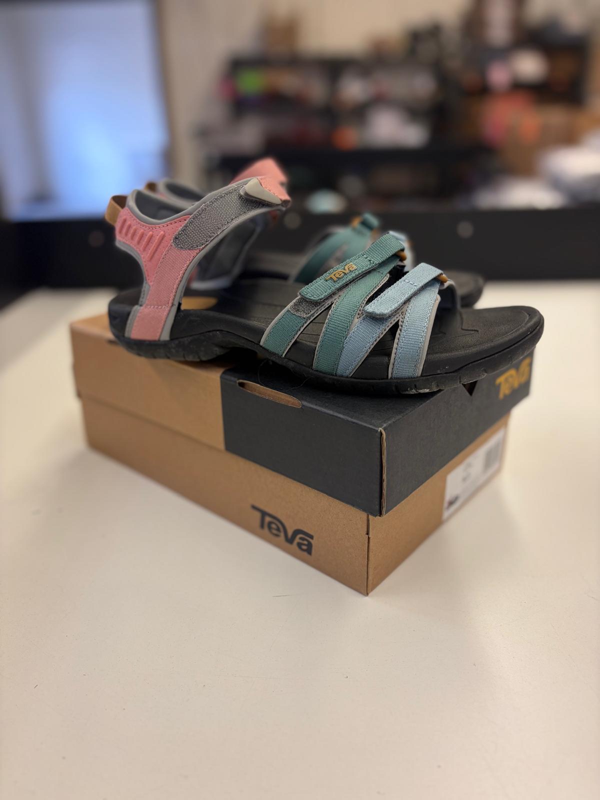 DSW Footwear/Shoes | Assorted Men's, Women's & Kid's Footwear | Returns | 326 Pairs | Pallet# PS-217
