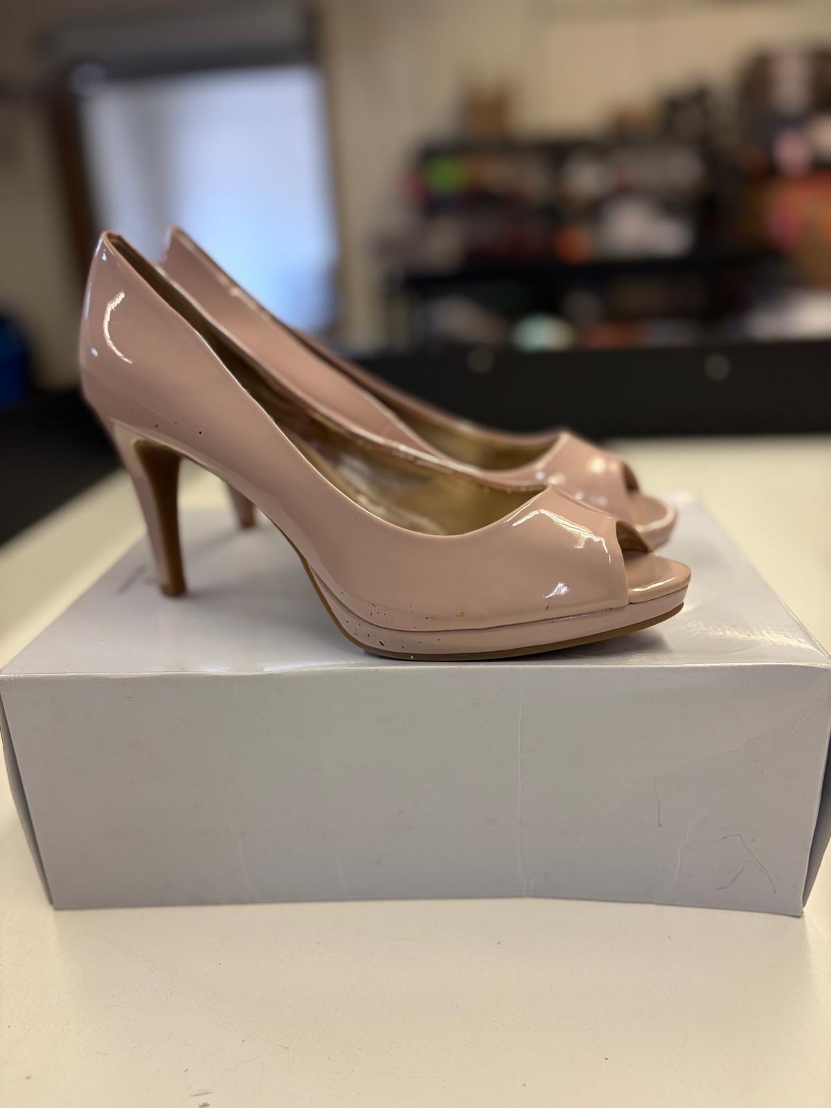 DSW Footwear/Shoes | Assorted Men's, Women's & Kid's Footwear | Returns | 326 Pairs | Pallet# PS-217