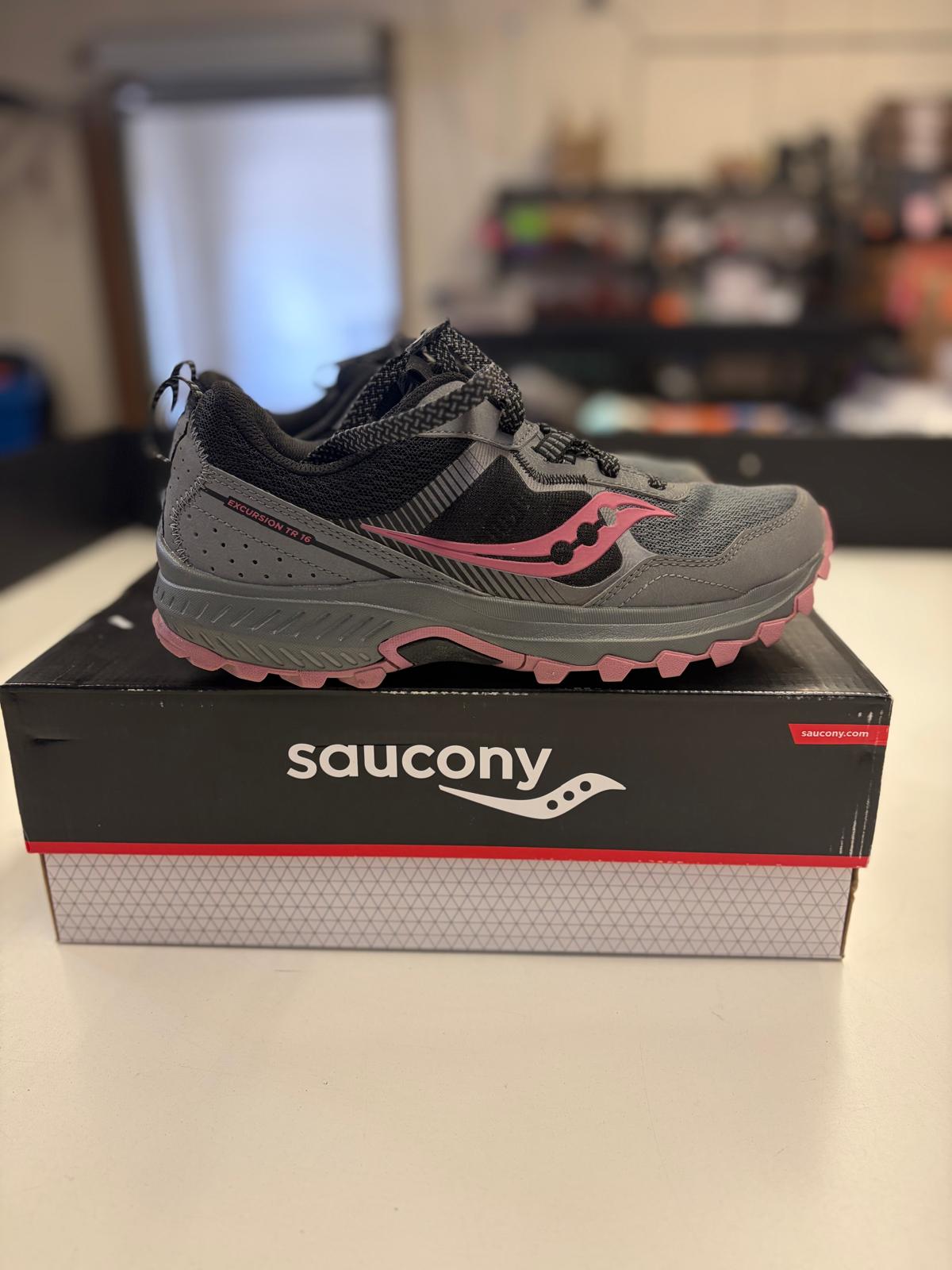 DSW Footwear/Shoes | Assorted Men's, Women's & Kid's Footwear | Returns | 326 Pairs | Pallet# PS-217