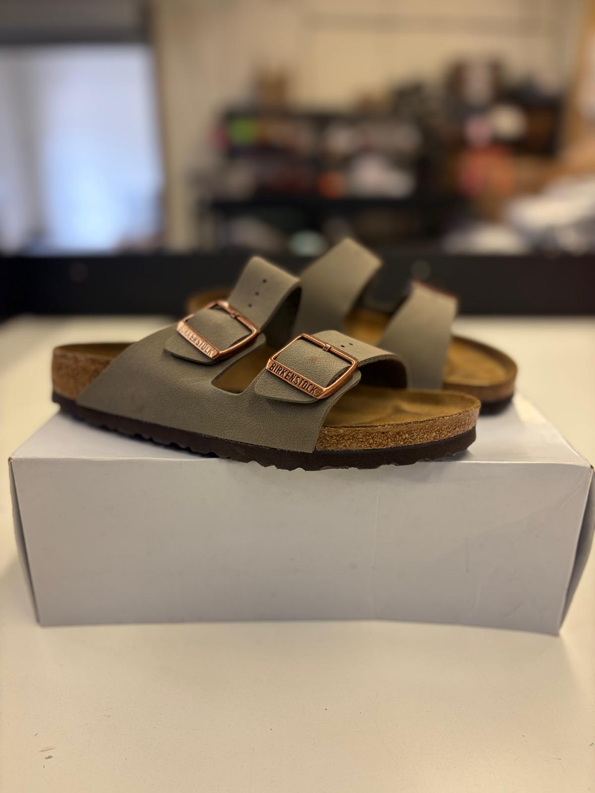 DSW Footwear/Shoes | Assorted Men's, Women's & Kid's Footwear | Returns | 311 Pairs | Pallet# PS-218