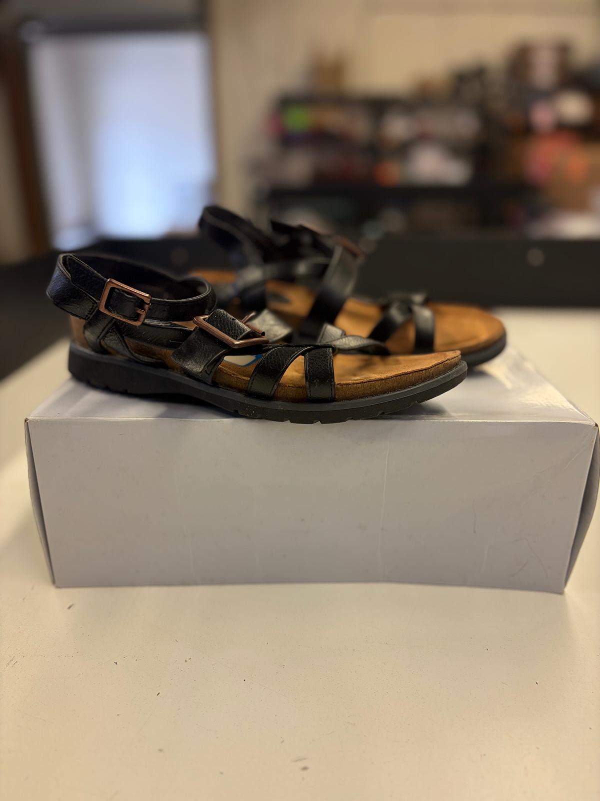 DSW Footwear/Shoes | Assorted Men's, Women's & Kid's Footwear | Returns | 311 Pairs | Pallet# PS-218
