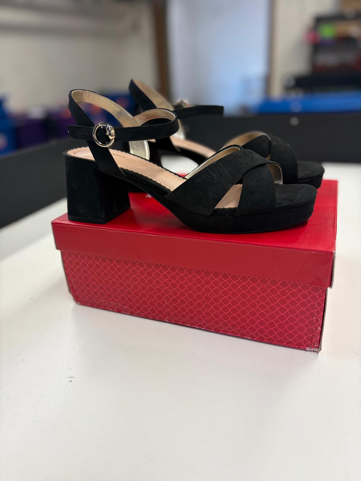 DSW Footwear/Shoes | Assorted Men's, Women's & Kid's Footwear | Returns | 265 Pairs | Pallet# PS-220