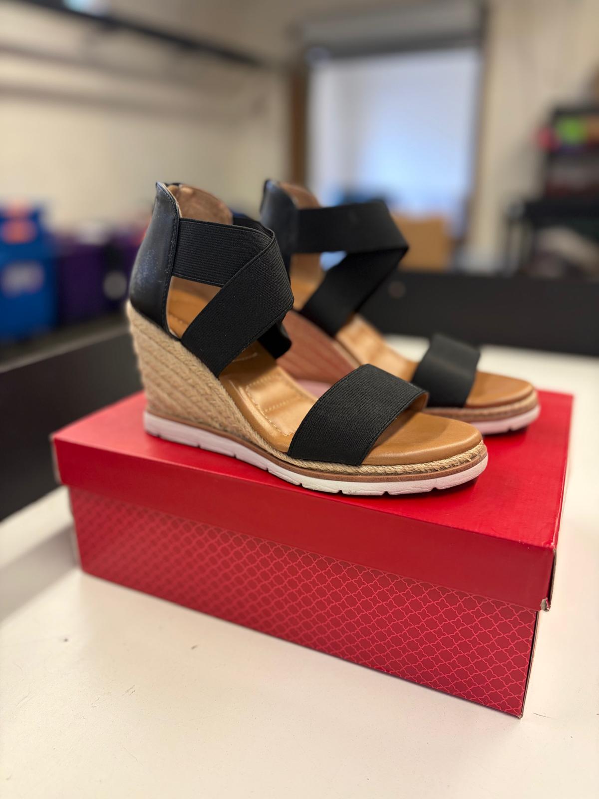 DSW Footwear/Shoes | Assorted Men's, Women's & Kid's Footwear | Returns | 265 Pairs | Pallet# PS-220