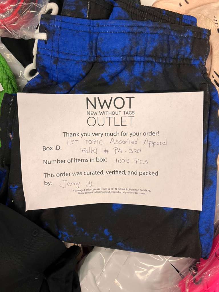 Hot Topic  | Assorted Apparel and Accessories | 1000 Pieces | Pallet #PA-320