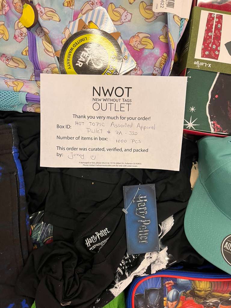 Hot Topic  | Assorted Apparel and Accessories | 1000 Pieces | Pallet #PA-320