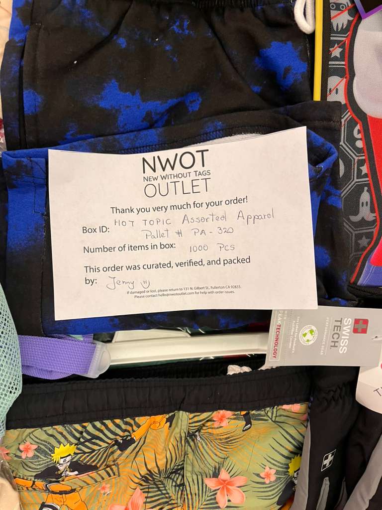 Hot Topic  | Assorted Apparel and Accessories | 1000 Pieces | Pallet #PA-320