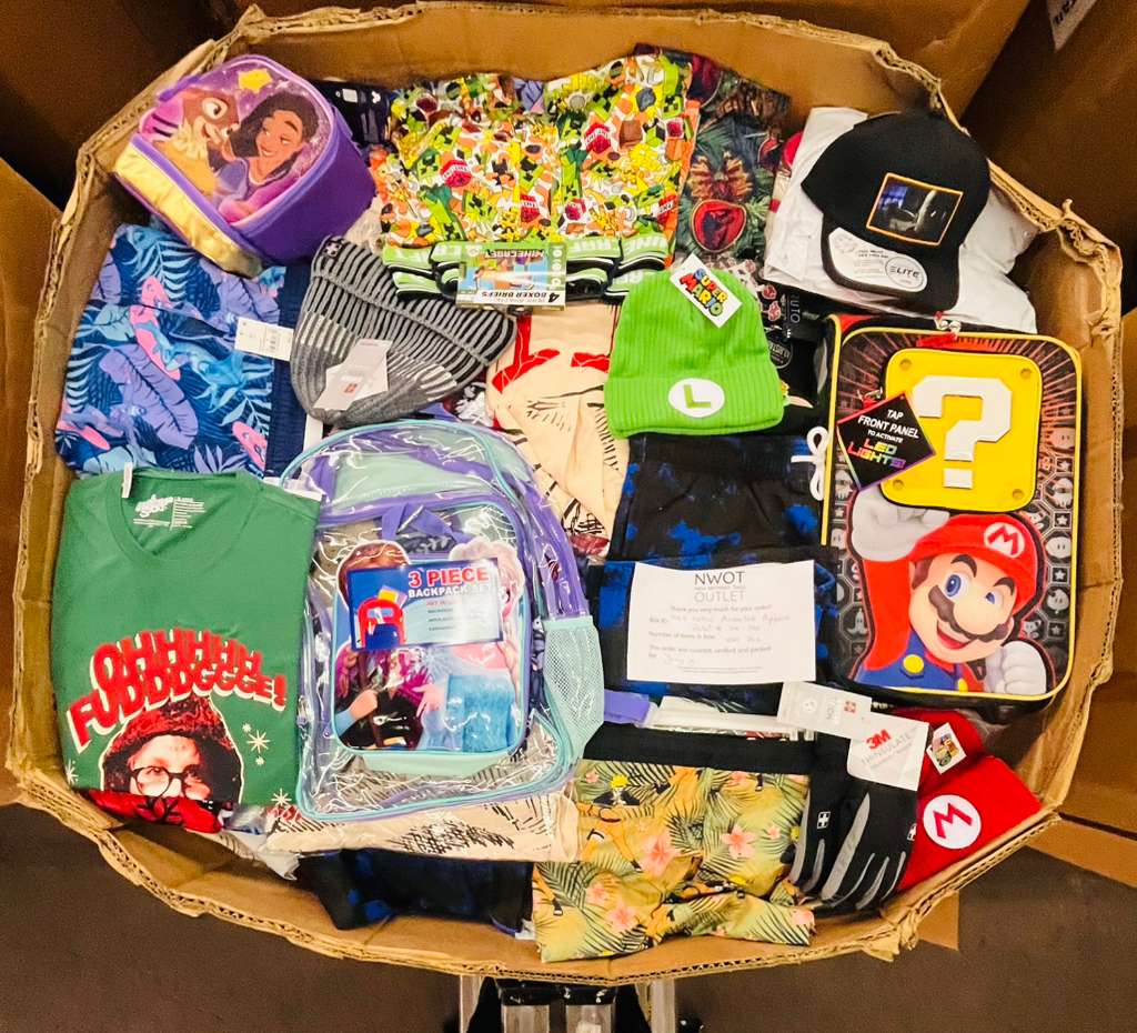 Hot Topic  | Assorted Apparel and Accessories | 1000 Pieces | Pallet #PA-320