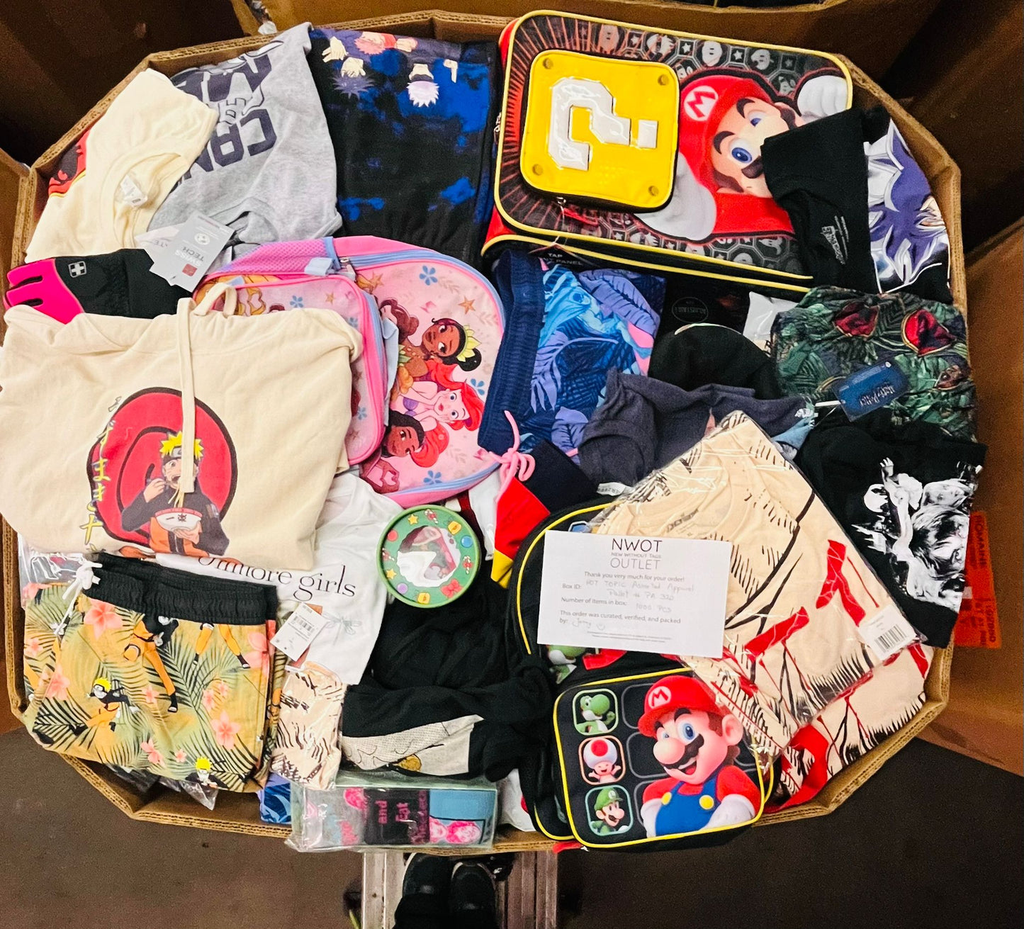 Hot Topic  | Assorted Apparel and Accessories | 1000 Pieces | Pallet #PA-320