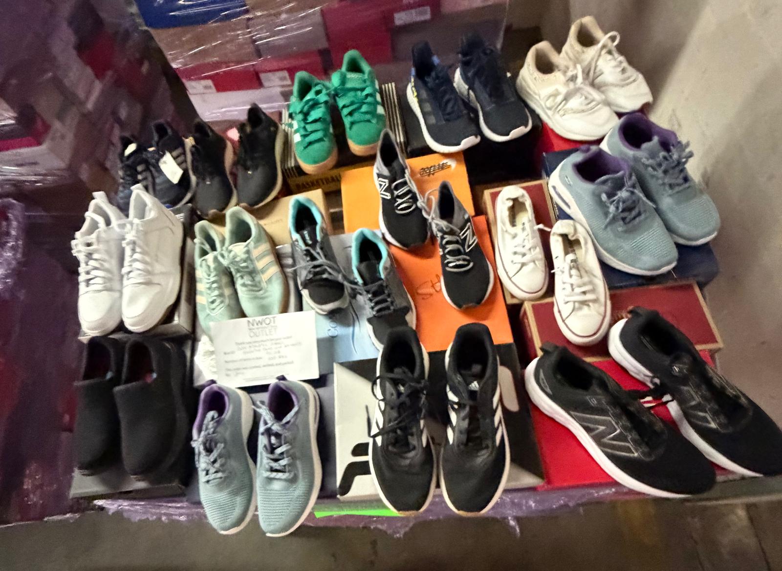 DSW Footwear/Shoes | Assorted Men's and Women's Athletic Footwear | Returns | 150 Pairs | Pallet# PS-118