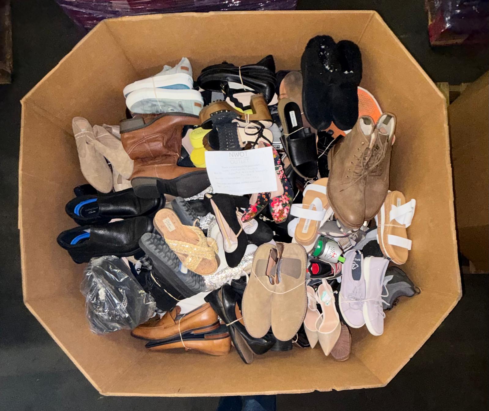DSW Footwear/Shoes | Assorted Men's and Women's Silver Footwear | Returns | 150 Pairs | Pallet# PS-134