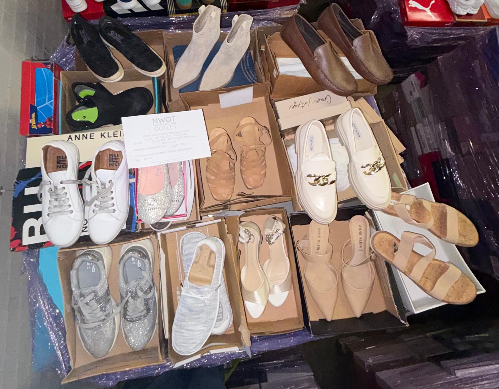 DSW Footwear/Shoes | Assorted Men's and Women's Silver Footwear | Returns | 250 Pairs | Pallet# PS-123
