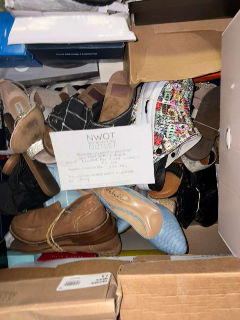 DSW Footwear/Shoes | Assorted Men's and Women's Silver Footwear | Returns | 250 Pairs | Pallet# PS-124