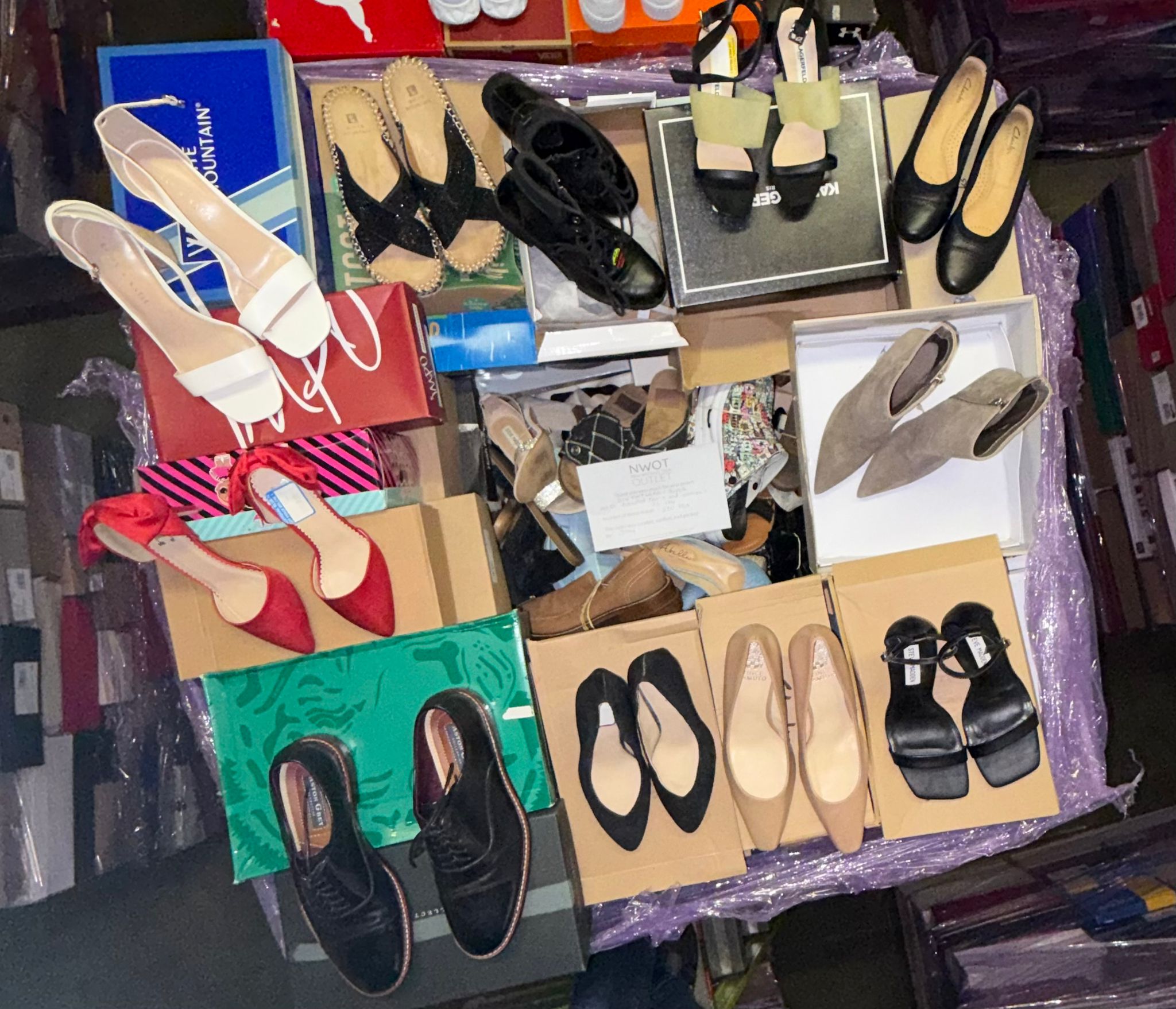 DSW Footwear/Shoes | Assorted Men's and Women's Silver Footwear | Returns | 250 Pairs | Pallet# PS-124