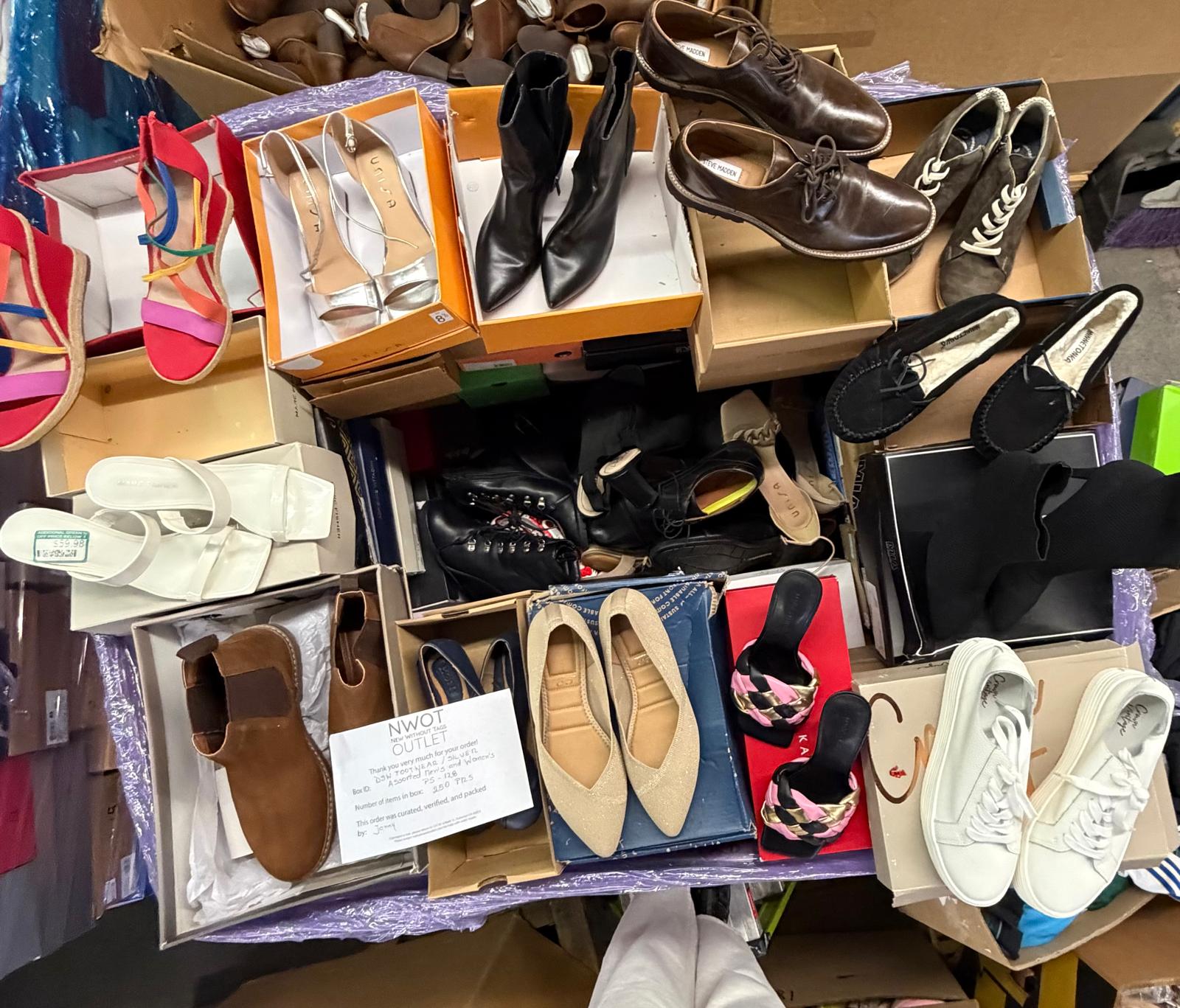 DSW Footwear/Shoes | Assorted Men's and Women's Silver Footwear | Returns | 250 Pairs | Pallet# PS-128