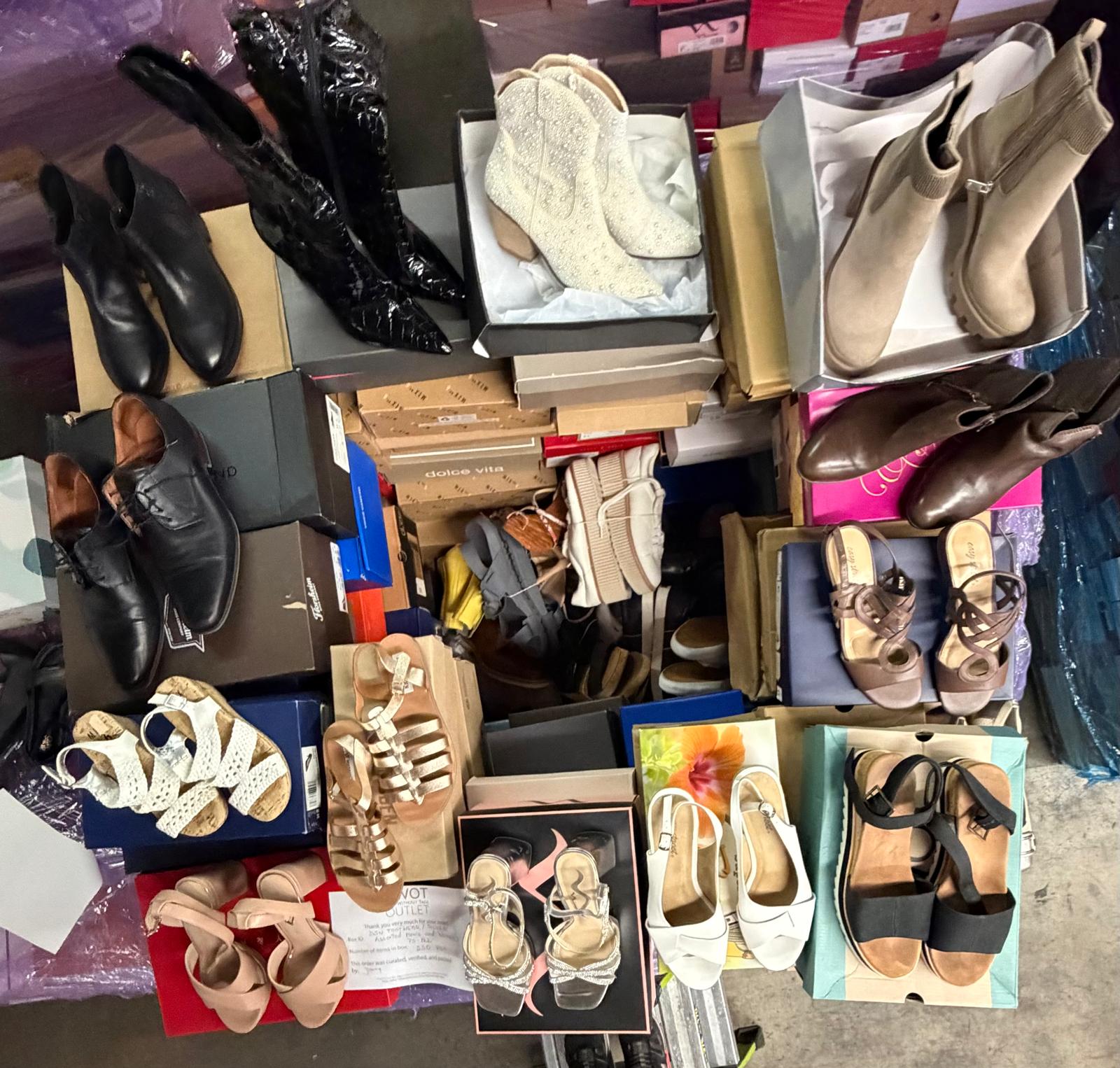 DSW Footwear/Shoes | Assorted Men's and Women's Silver Footwear | Returns | 250 Pairs | Pallet# PS-122