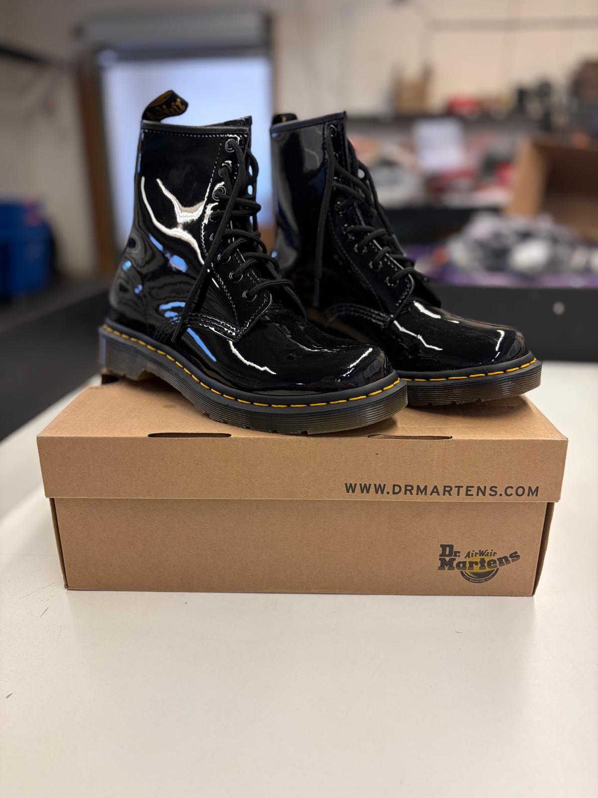 DSW Footwear/Shoes | Assorted Men's Women's & Kid's Footwear | Returns/Used | 251 Pairs | Pallet# PS-194