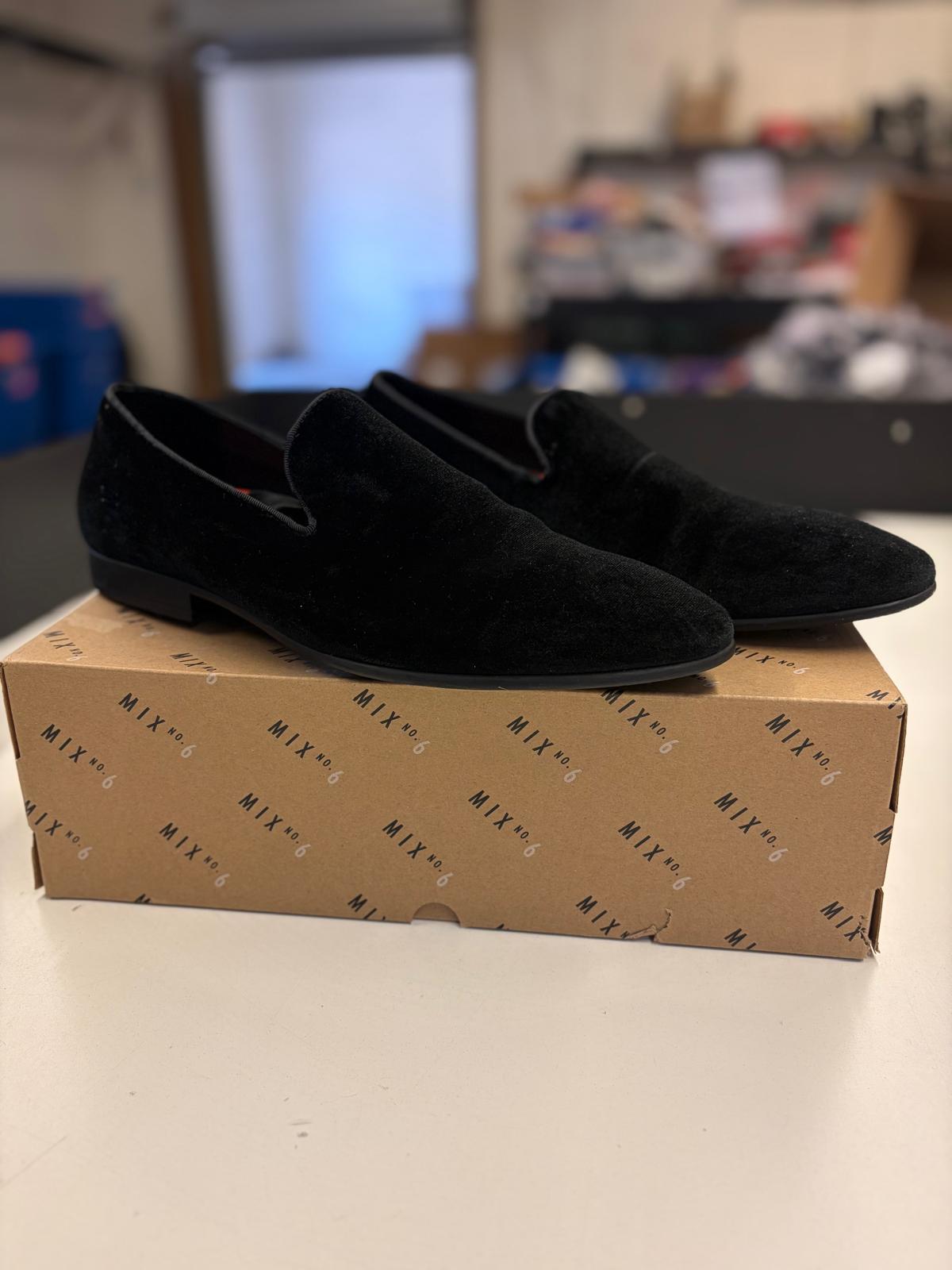 DSW Footwear/Shoes | Assorted Men's Women's & Kid's Footwear | Returns/Used | 251 Pairs | Pallet# PS-194