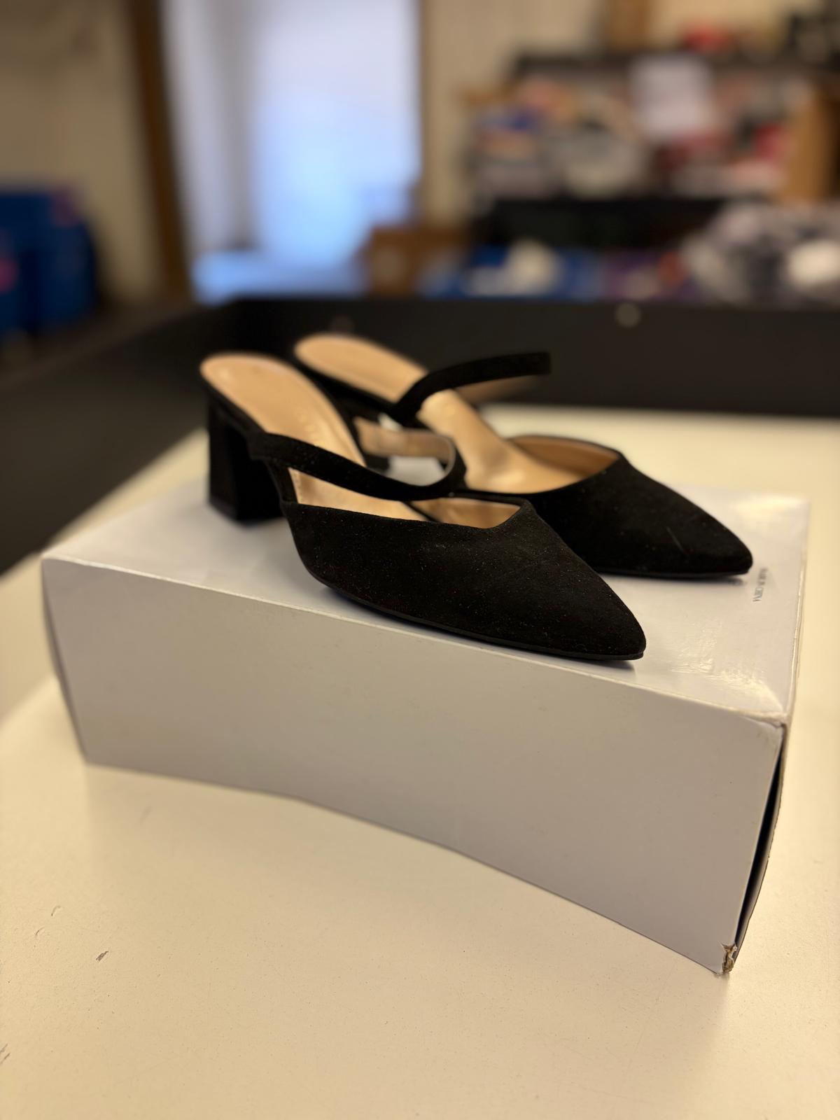 DSW Footwear/Shoes | Assorted Men's Women's & Kid's Footwear | Returns/Used | 251 Pairs | Pallet# PS-194