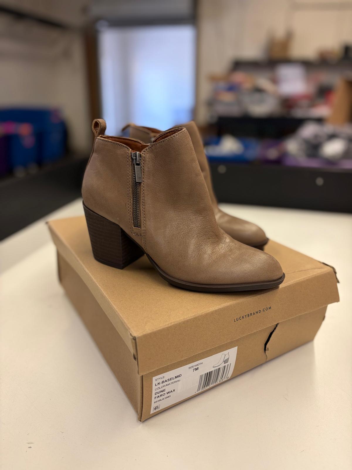 DSW Footwear/Shoes | Assorted Men's Women's & Kid's Footwear | Returns/Used | 266 Pairs | Pallet# PS-191