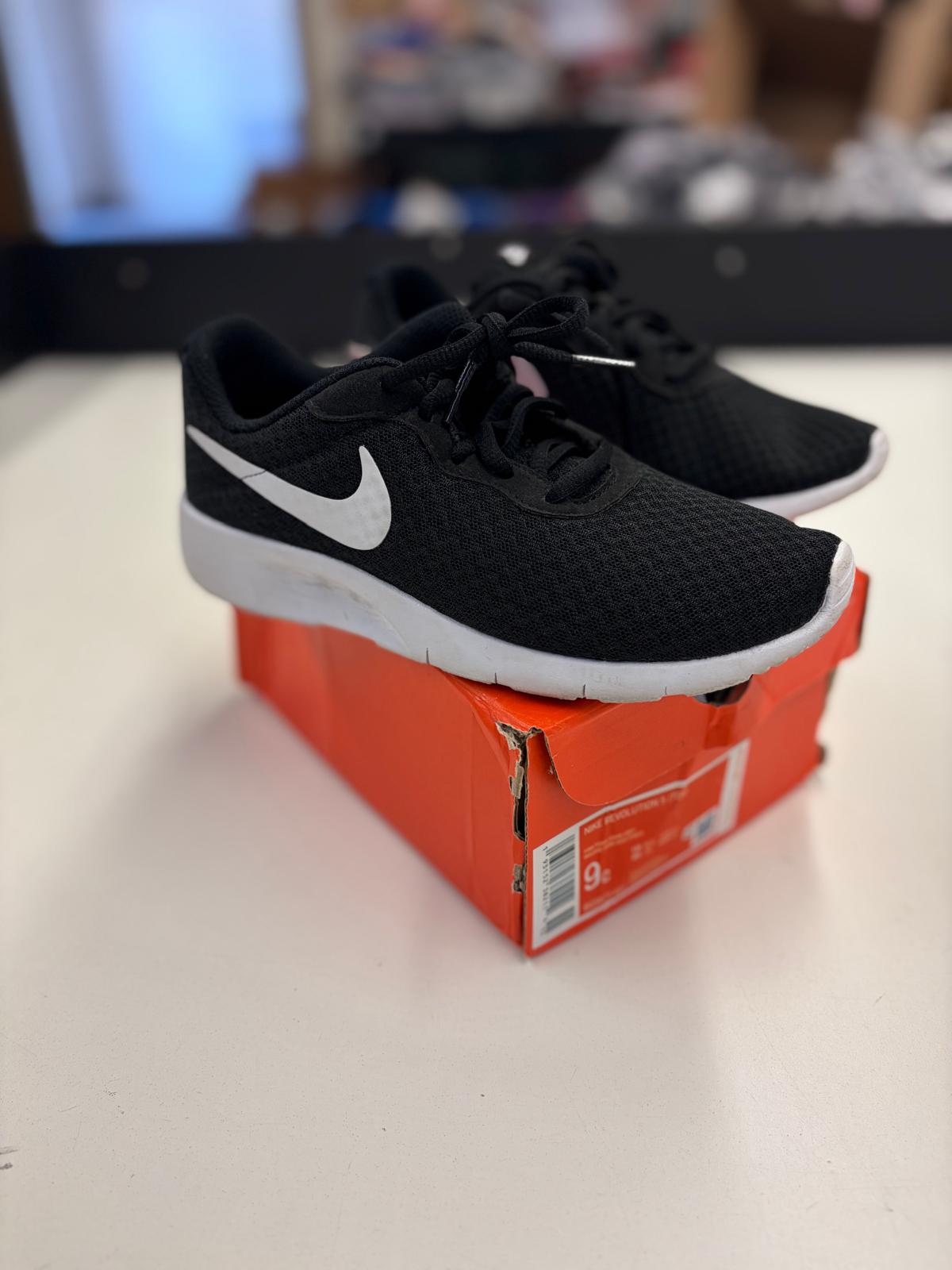 DSW Footwear/Shoes | Assorted Men's Women's & Kid's Footwear | Returns/Used | 269 Pairs | Pallet# PS-192