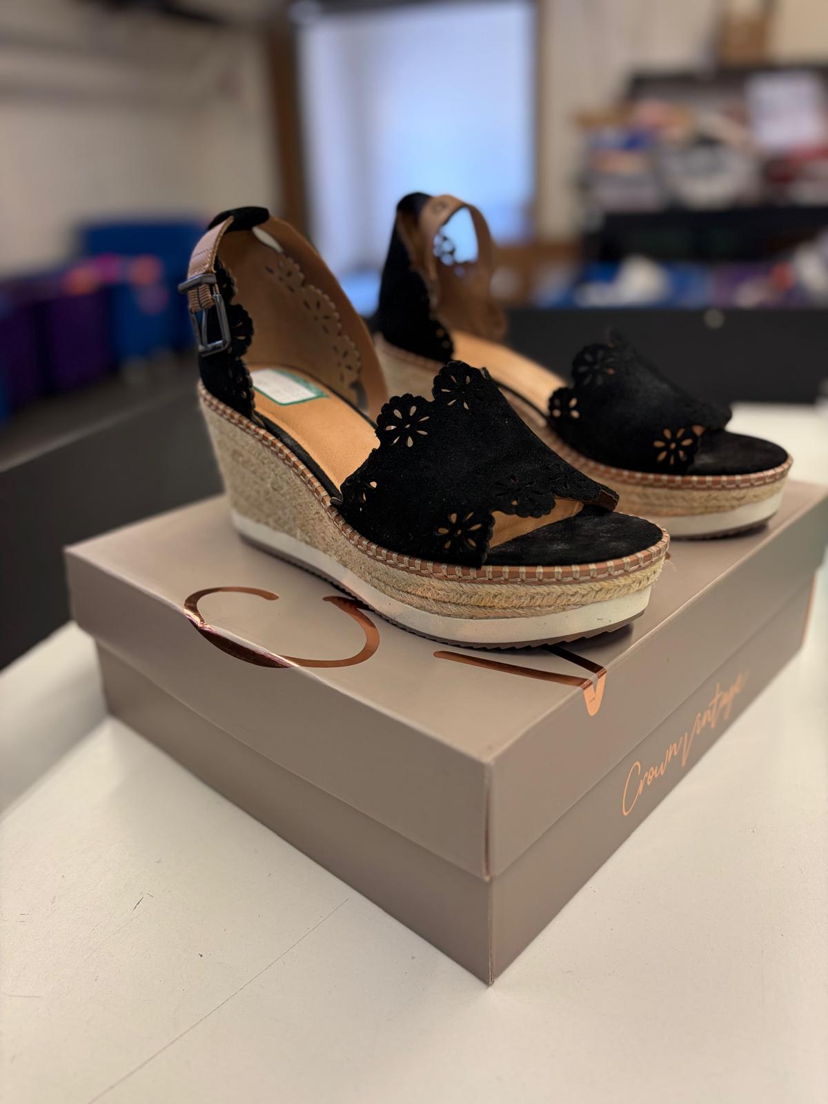 DSW Footwear/Shoes | Assorted Men's Women's & Kid's Footwear | Returns/Used | 269 Pairs | Pallet# PS-192
