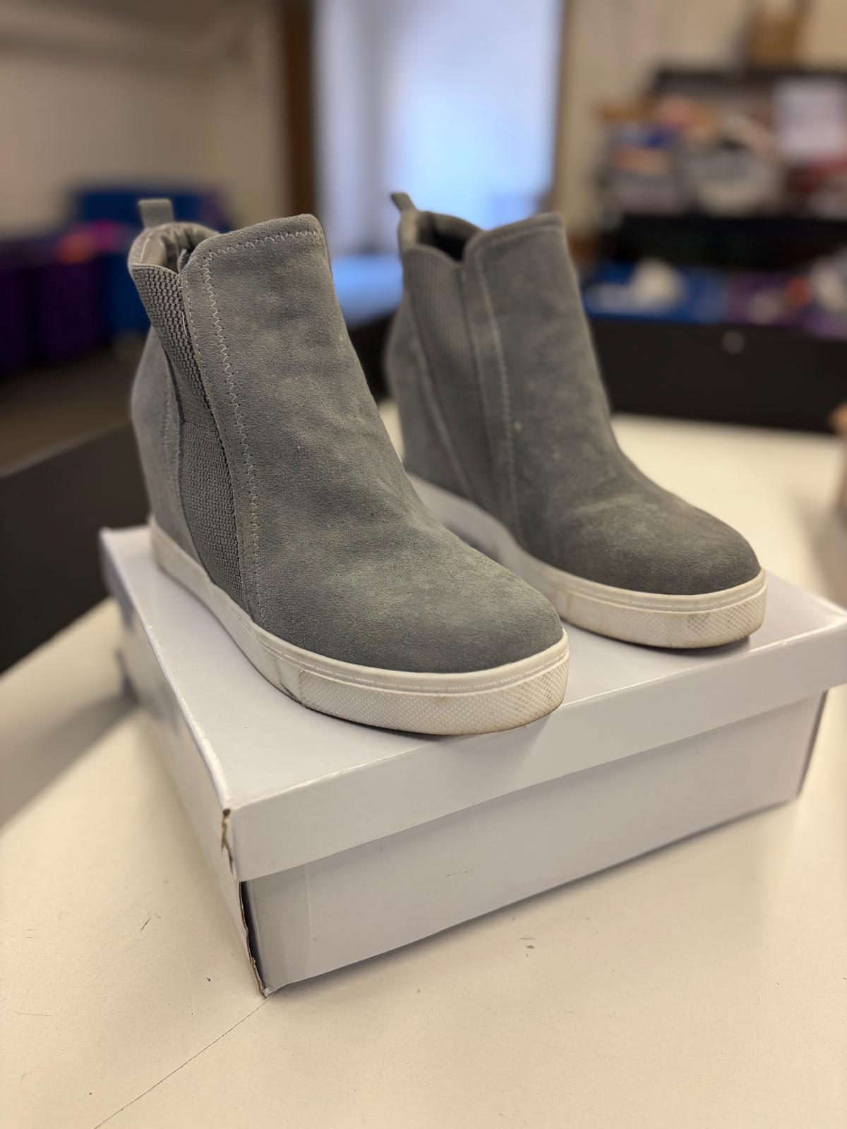 DSW Footwear/Shoes | Assorted Men's Women's & Kid's Footwear | Returns/Used | 269 Pairs | Pallet# PS-192
