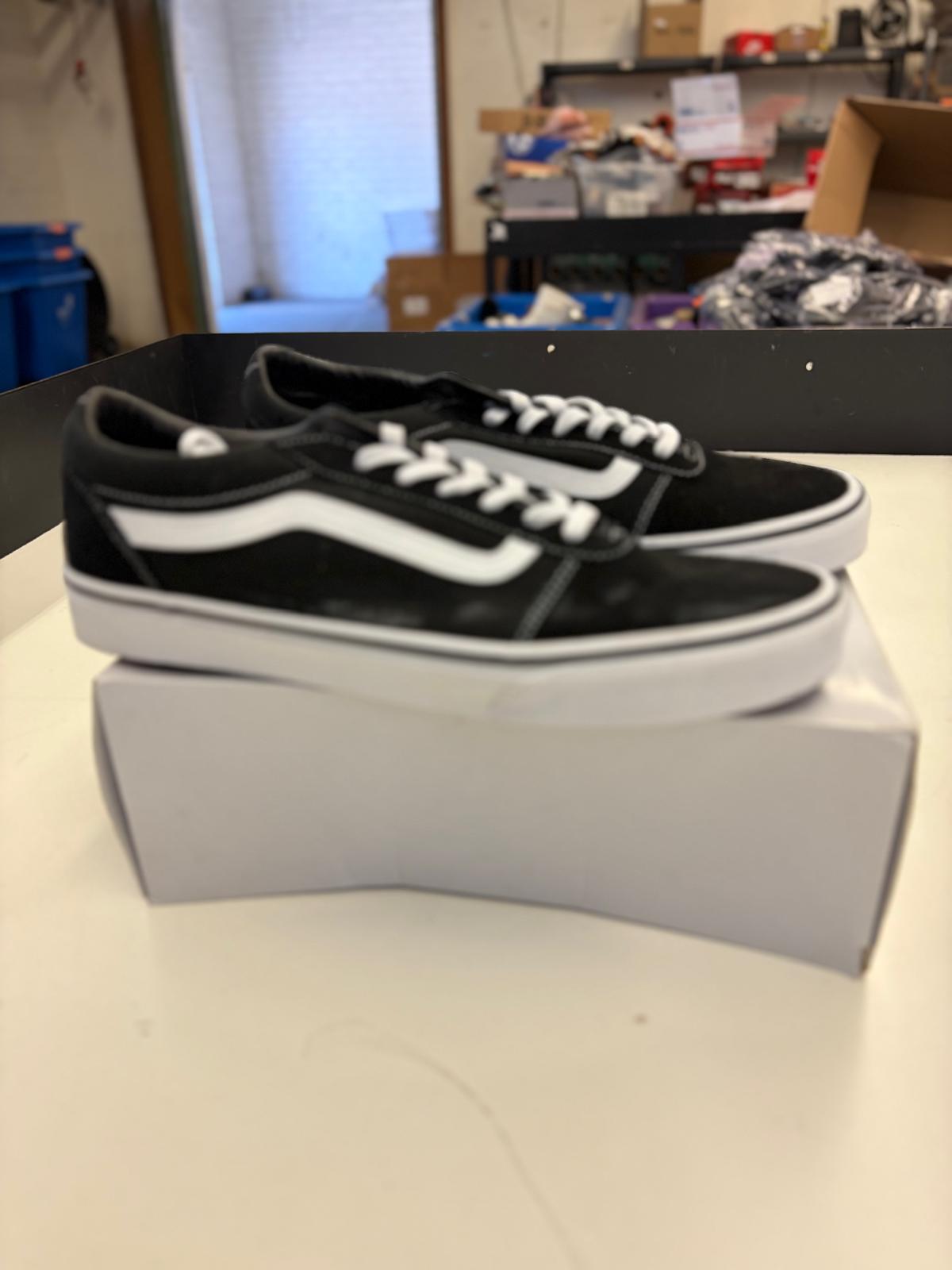 DSW Footwear/Shoes | Assorted Men's Women's & Kid's Footwear | Returns/Used | 299 Pairs | Pallet# PS-193